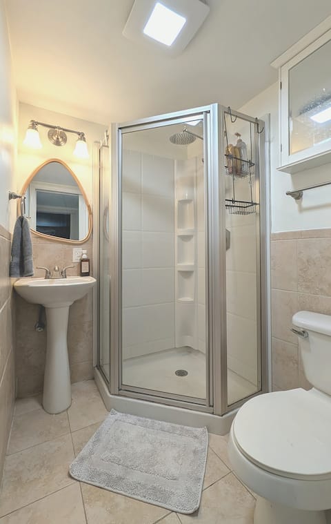 Full bathroom 3