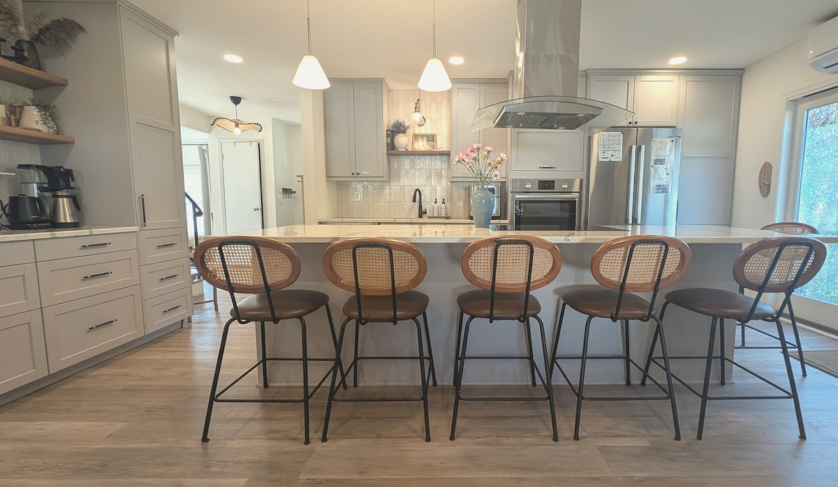 Full kitchen