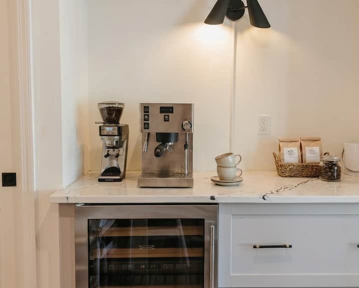 Full kitchen