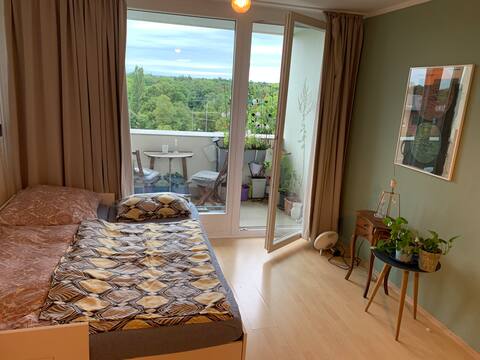 Successful Airbnb property: Lovely apartment with large balcony in Alt Moosach