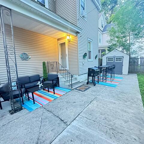 Airy 5Br-2Ba,Kids Rm, 6TVs,Pvt Fence-yard&Parking! gallery image 3