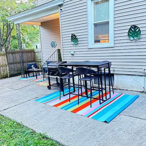 Airy 5Br-2Ba,Kids Rm, 6TVs,Pvt Fence-yard&Parking! gallery image 2