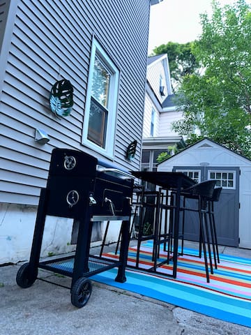 Airy 5Br-2Ba,Kids Rm, 6TVs,Pvt Fence-yard&Parking! gallery image 5
