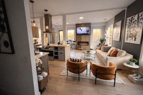 Popular Airbnb listing: Sleek & Sophisticated | Luxury Home | FIFA WC DWTN in South Atlanta