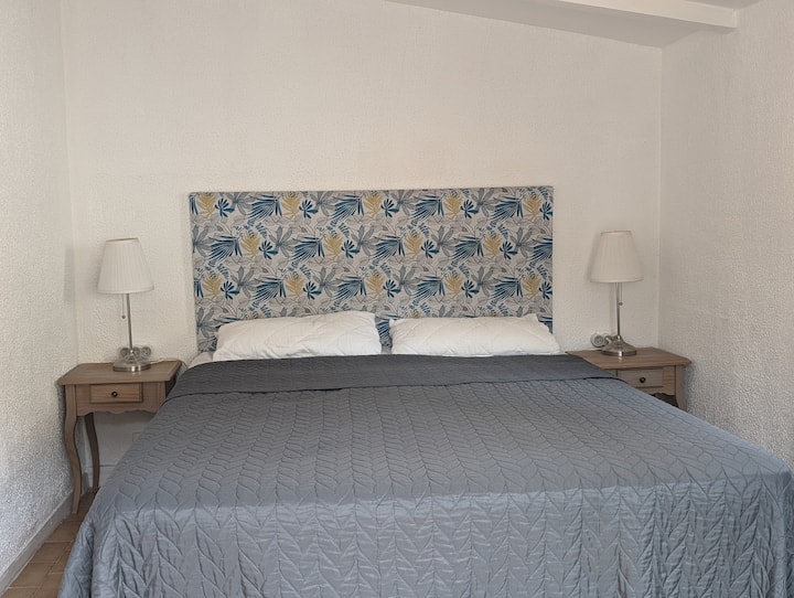Dormitorio principal con su cama Queen Size 160*190, almohada rectangular 