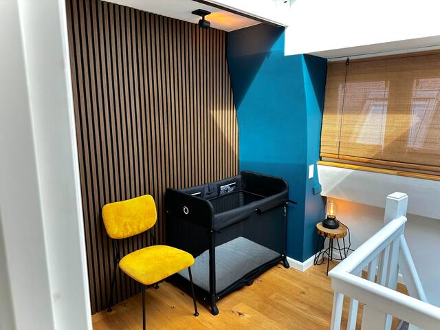 Cozy & Bright Jordaan 2-Story+Terrace | Anne Frank gallery image 3