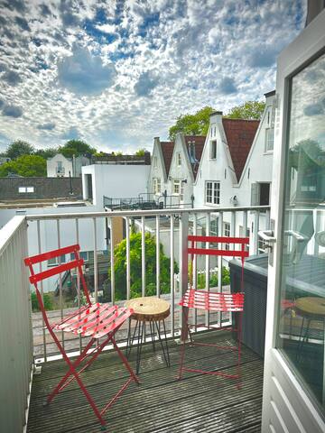 Cozy & Bright Jordaan 2-Story+Terrace | Anne Frank gallery image 5