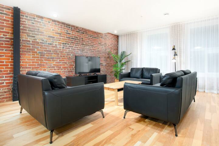 Les Lofts de la Barricade managed Airbnb listing 2