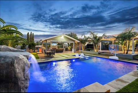 Tropical Oasis: spa, solar heated pool, waterslide