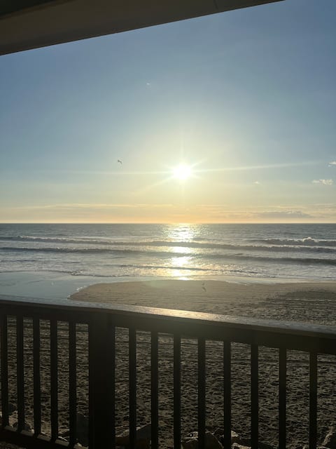 Popular Airbnb listing: 3-Bd 3-Bth Beach Bliss at Garden City in Garden City