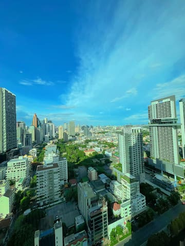 曼谷3b4b核心商圈/BTS/像素大厦/四面佛/siam商圈/全景玻璃/超大平层/景观阳台/可吸烟 gallery image 4