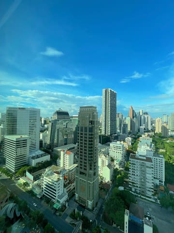 曼谷3b4b核心商圈/BTS/像素大厦/四面佛/siam商圈/全景玻璃/超大平层/景观阳台/可吸烟 gallery image 3