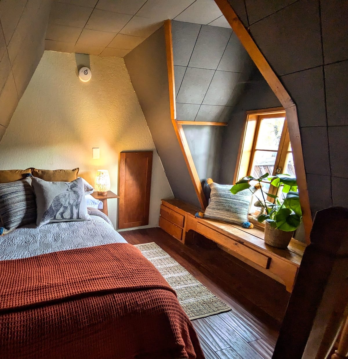 Finley Lodge on the Rogue River | Private Escape in Grants Pass, photo 5
