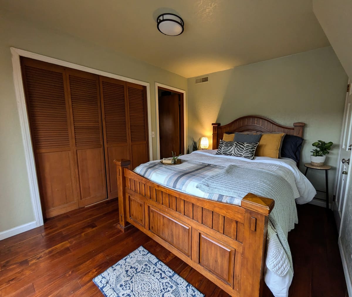 Finley Lodge on the Rogue River | Private Escape in Grants Pass, photo 2