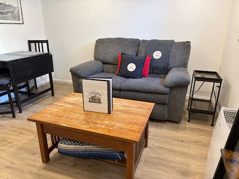 Popular Airbnb listing: Central and Cozy 1 Bedroom Suite in Rideau Vanier