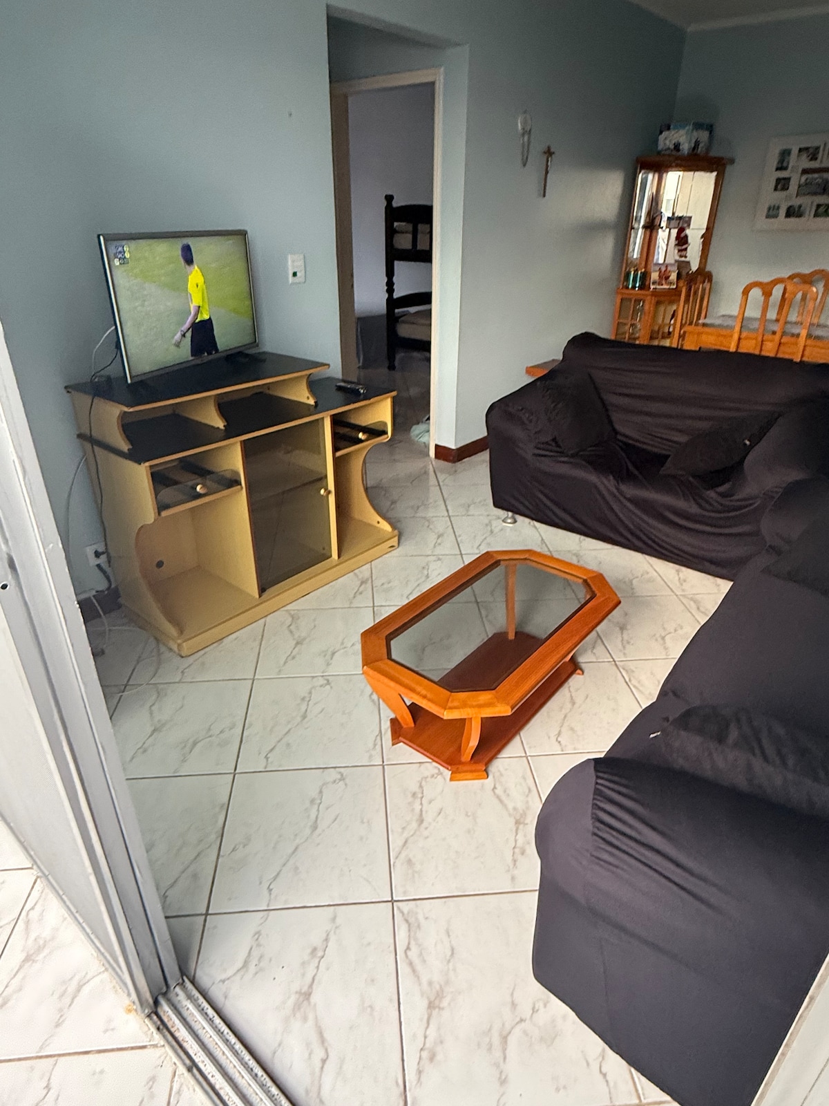 Airbnb em destaque: Beautiful apartment right on the sand! em Mongaguá