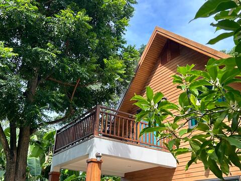Upstairs @Lantana, simply cozy living