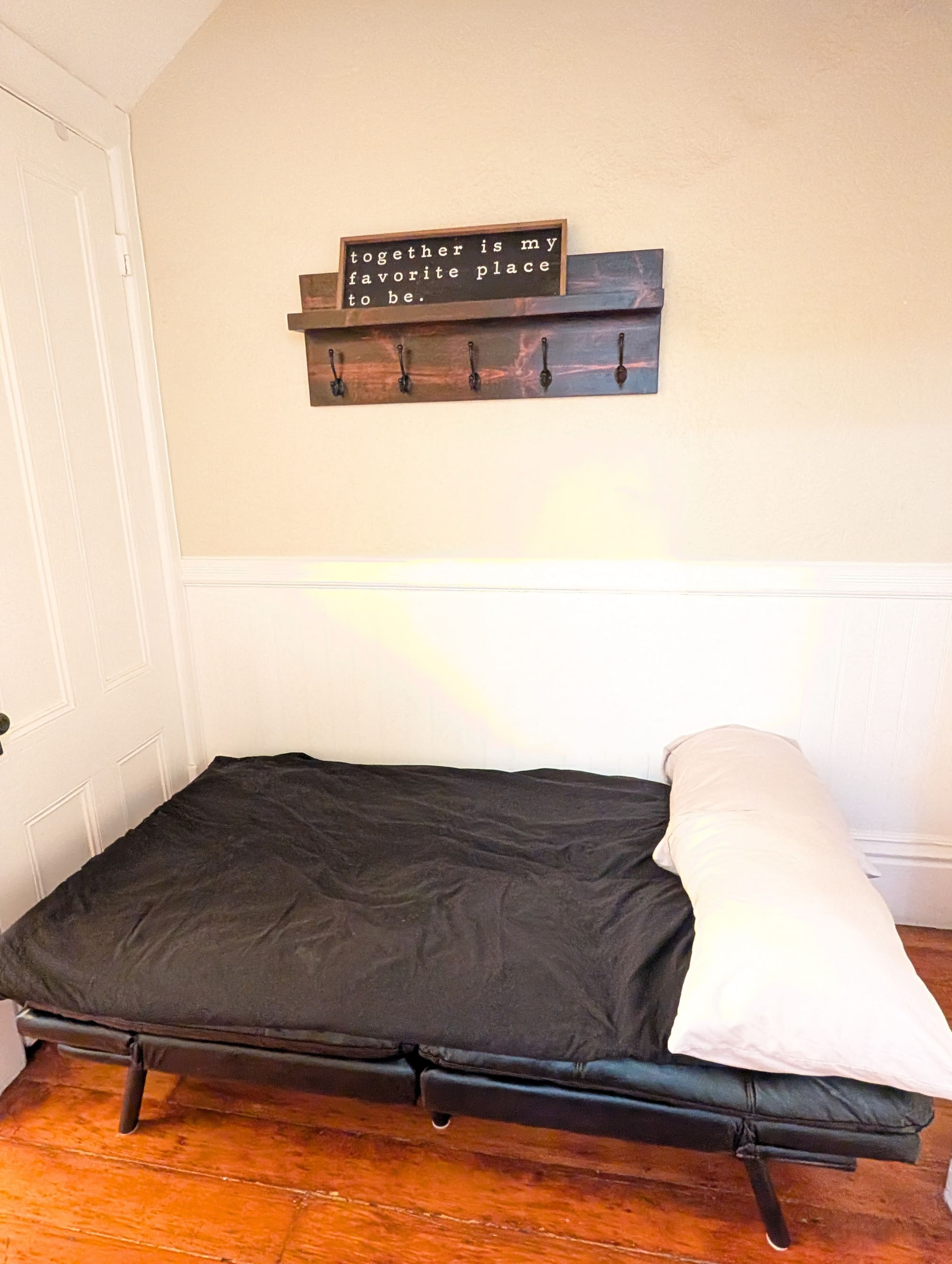 Home in San Francisco · ★4.89 · 1 bedroom · 3 beds · 1 bath - Image 7