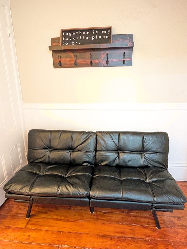 Na kraju hodnika nalazi se prostorija s futonom od memorijske pjene. Osigurat će se dodatna posteljina za ugodan san.