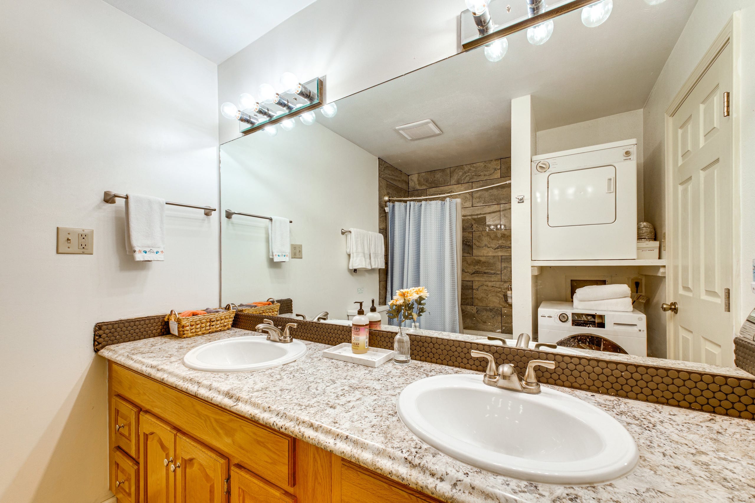 Townhouse in Lihue · ★4.74 · 2 bedrooms · 3 beds · 1.5 private baths - Image 13