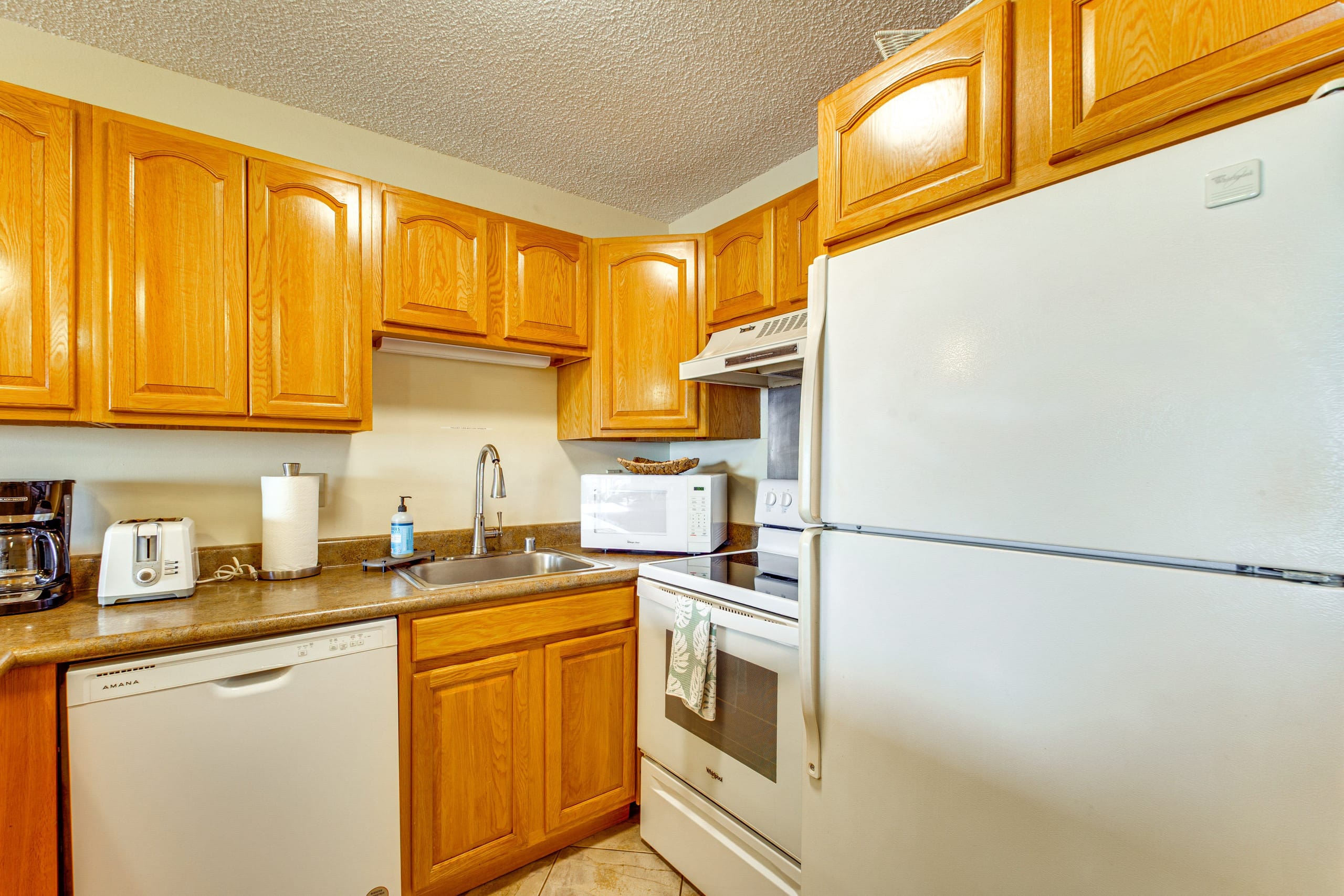 Townhouse in Lihue · ★4.74 · 2 bedrooms · 3 beds · 1.5 private baths - Image 6