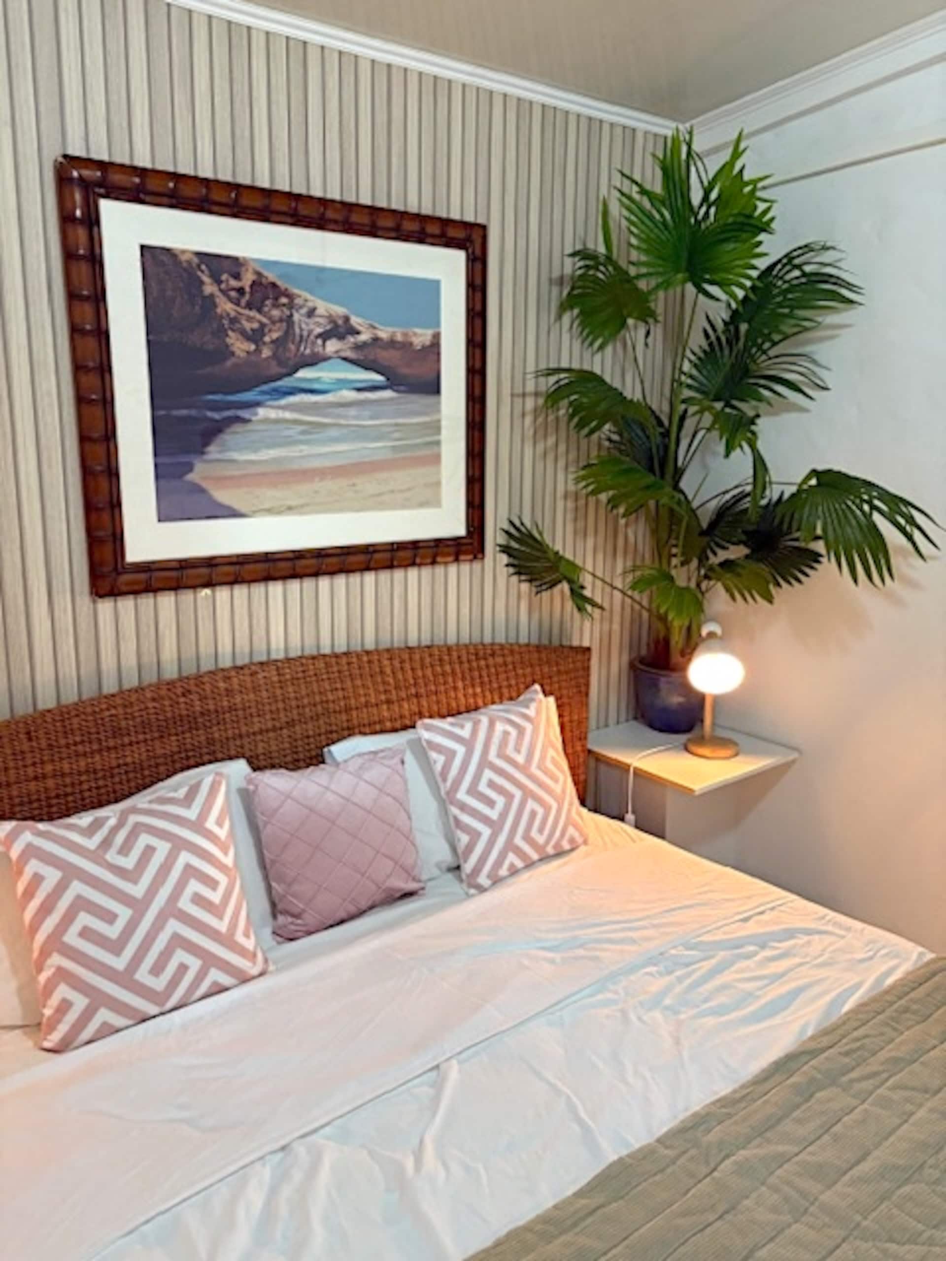 Coastal Courtyard, 30 seconds to the beach!