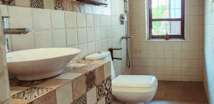 Full bathroom 3 image 1