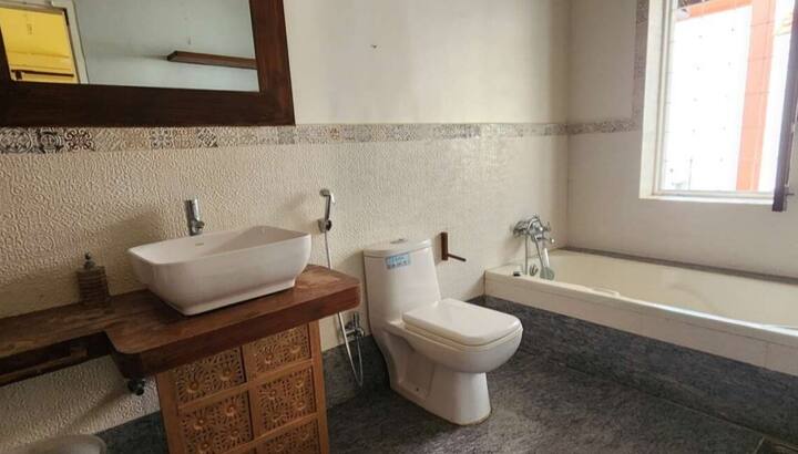 Full bathroom 4 image 1