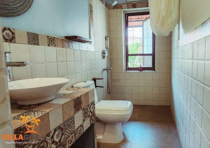 Full bathroom 2 image 1