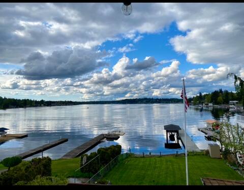 Lake Stevens Lakefront Retreat