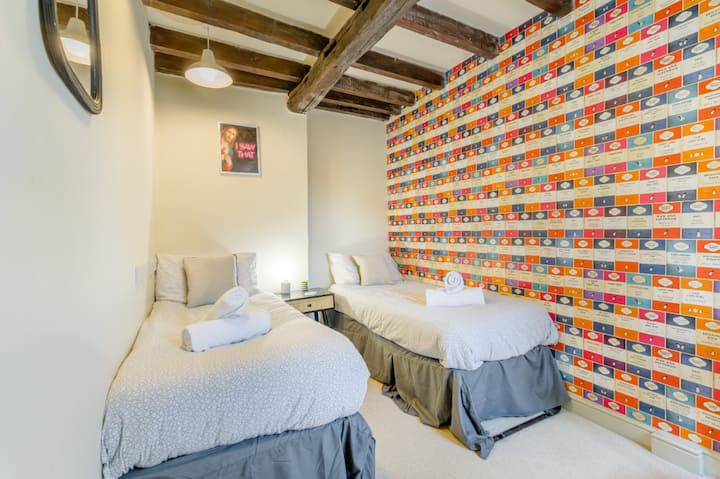 Coiffeuse dans la suite parentale