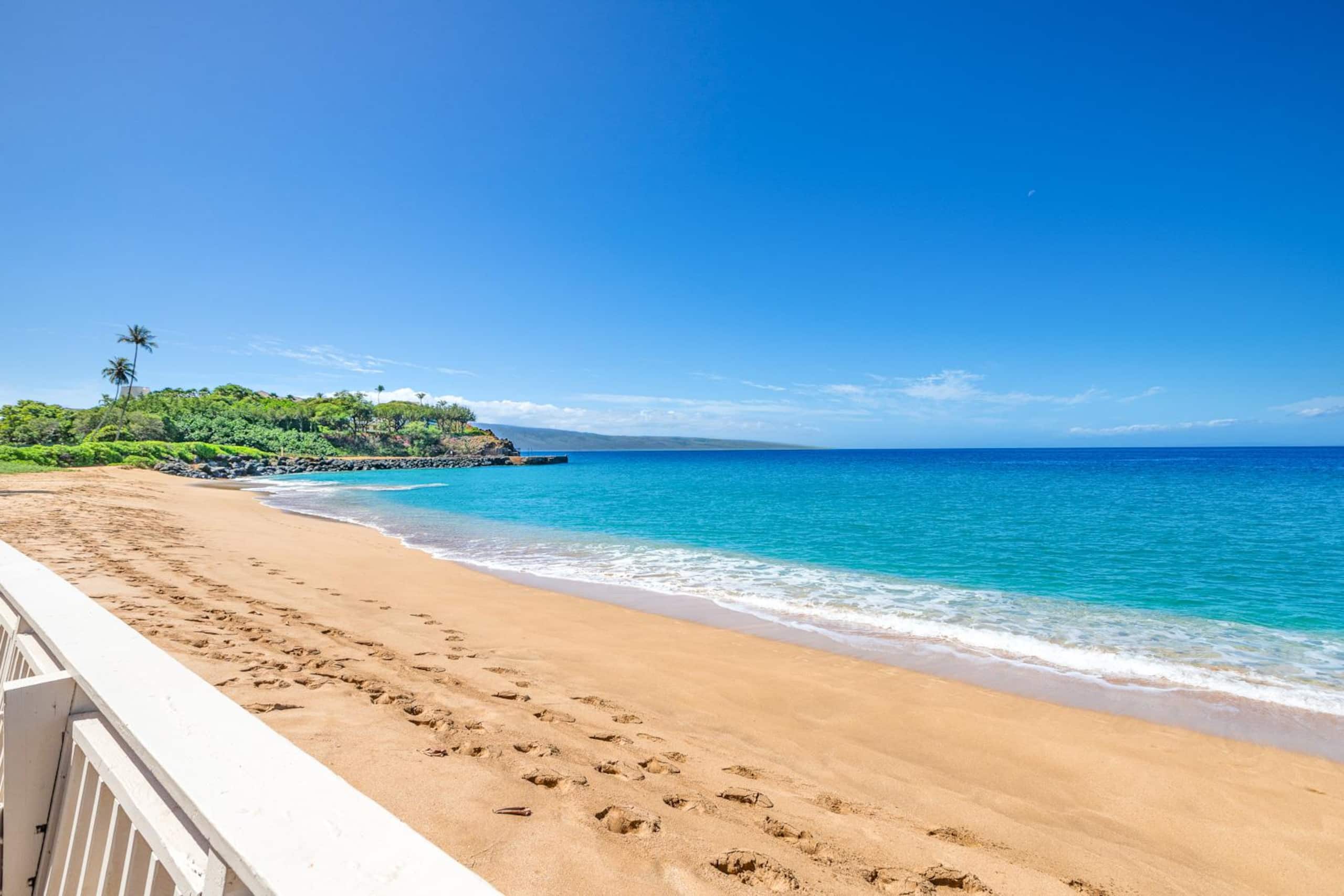 Condo in Lahaina · ★5.0 · 1 bedroom · 2 beds · 2 baths - Image 11