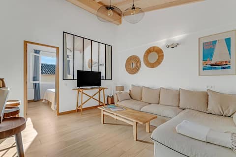 Annonce Airbnb populaire: Atypical apartment in the heart of the village à Ramatuelle