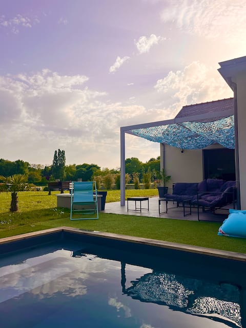 Quiet step-free villa with pool