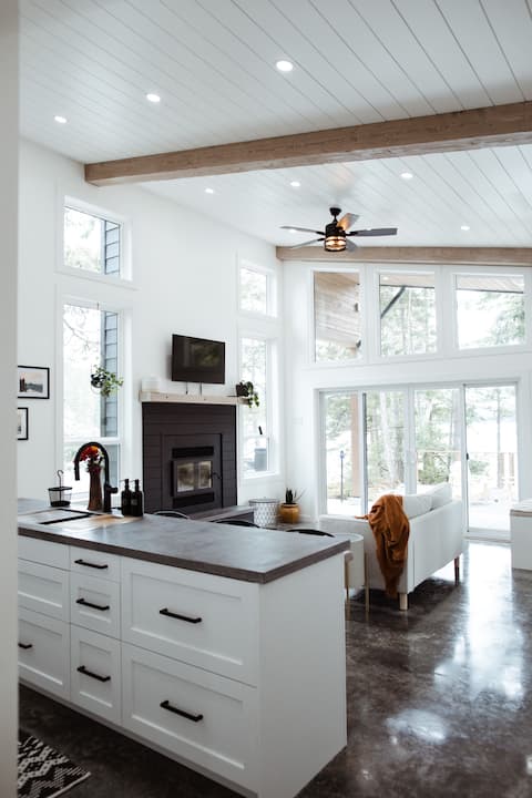 Swell Life Cottage, Waterfront , Quadra Island, BC