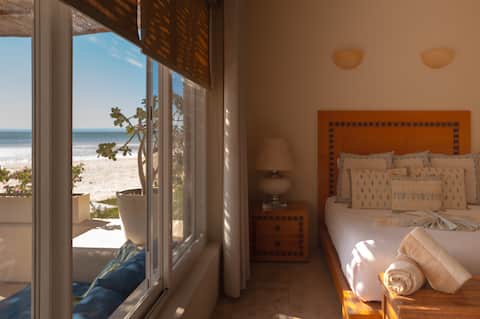 Oceanfront Villa Nautilus with Beach Club Access