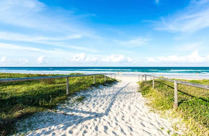 Mermaid Beach Apartment - Broadbeach