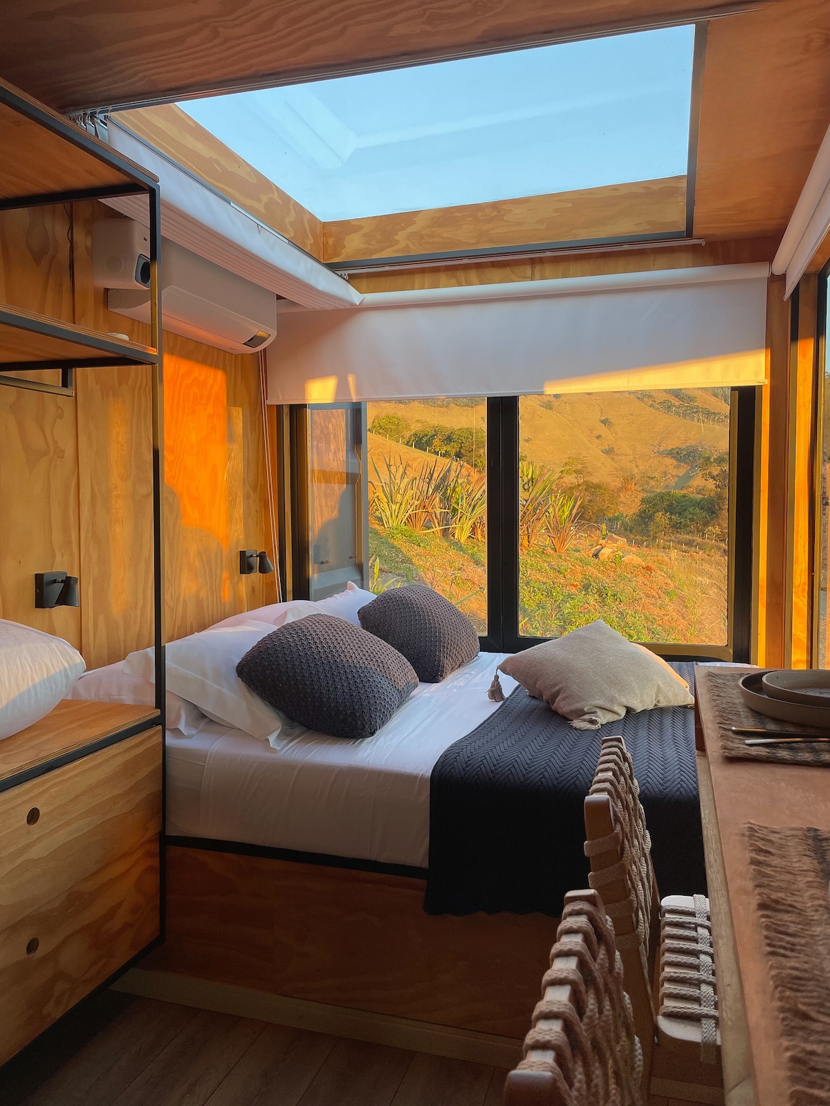 Panoramic Solar Ceiling, Projector, Panoramic Front View, Queen Emma Premium Bed