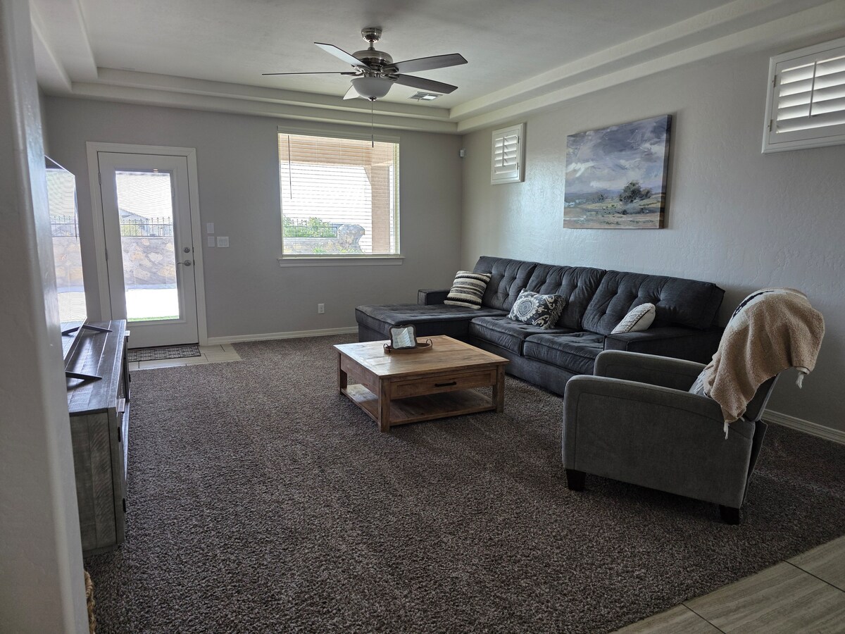 Successful Airbnb property: Comfort and peaceful. Near 10 Fwy. in El Paso