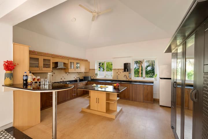 Full kitchen image 1