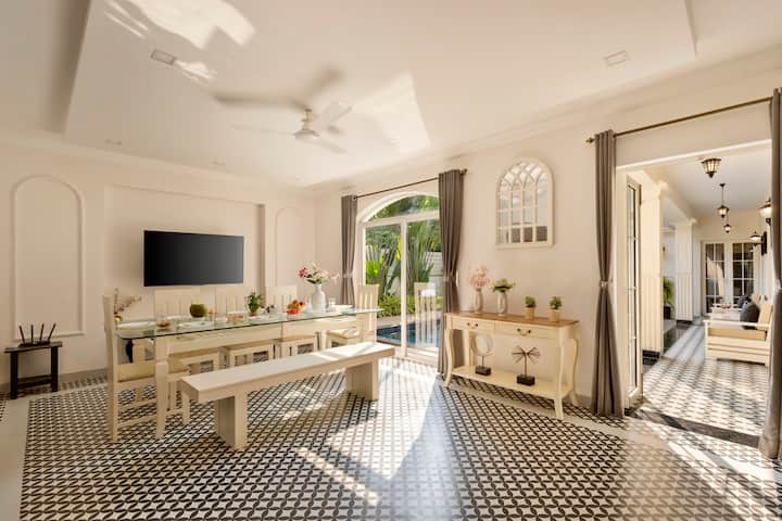 Dining area image 1