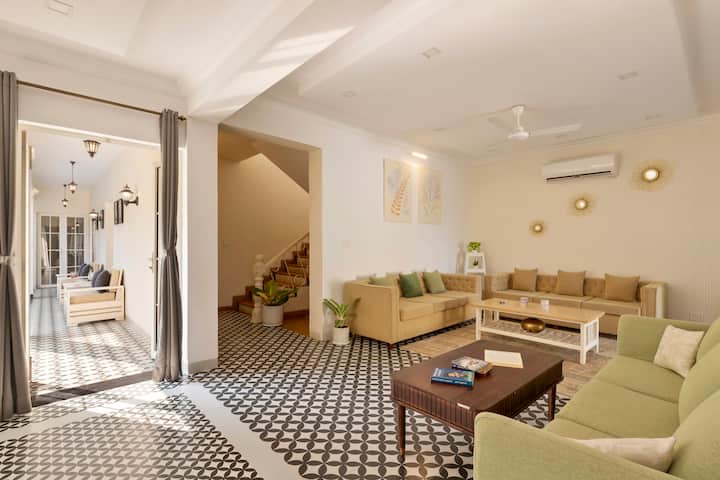 Living room image 6