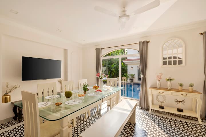 Dining area image 2