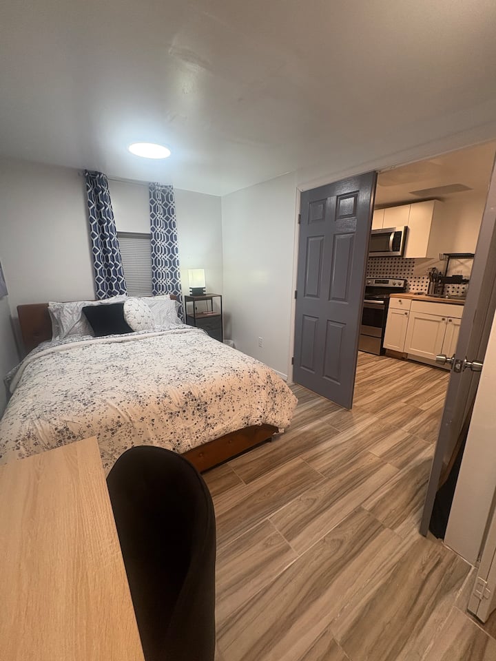 Private Studio Rear California - El Paso, TX