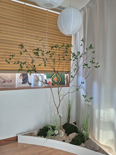 A relaxing healing accommodation that feels like home. Drink Muju