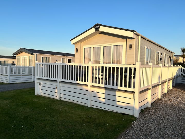 Bumble Retreat-from
Coast To Comfort With Hot Tub - Cornwall