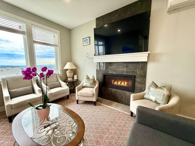 Beautiful New Home w/great view gallery image 3