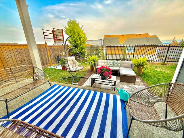 Beautiful New Home w/great view gallery image 5