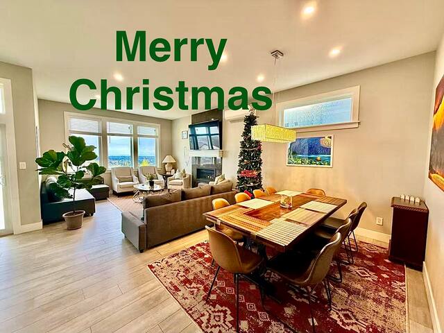 Beautiful New Home w/great view