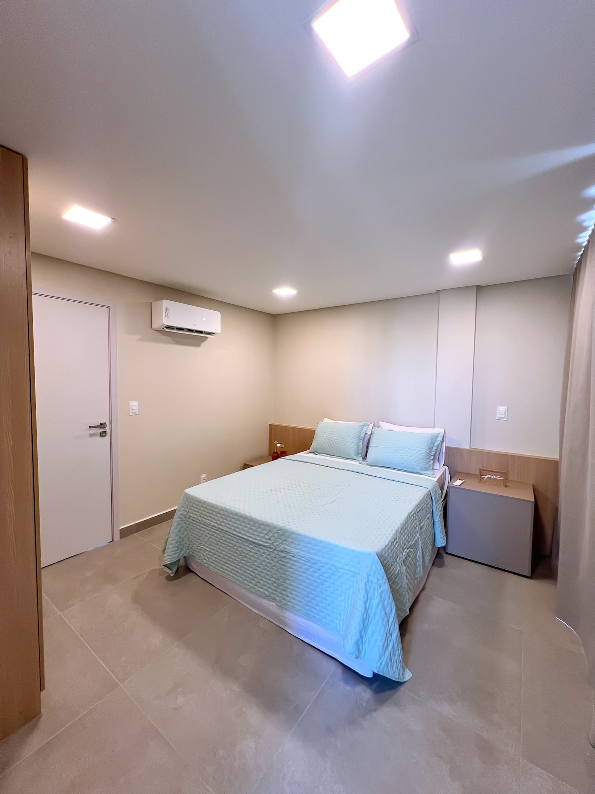 所有房间均配有独立卫生间、智能电视和空调。 床上用品和浴室用品质量上乘，房费中已包含这些费用。